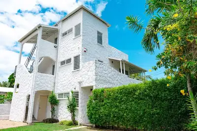Image de Cozy Apartment, 5 minutes walk from amazing beach.