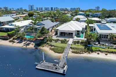 Image de Luxurious 4 bedroom waterfront home pet friendly near Ocean