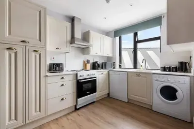 Image de Elegant 3-Bedroom apartment near tube station - 360 Stays