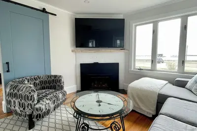 Image de Beautiful Ocean front home - Quiet neighborhood