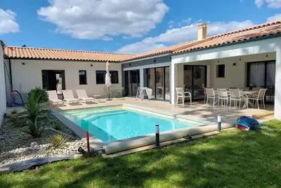 Image de villa tt équipée avec piscine   Piste cyclable à 100 m   5 mn de St palais