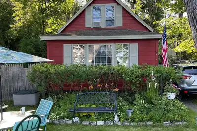 Saratoga Lake Rustic Cottage