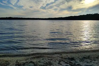 Image de Cape Cod Cottage, Short Walk to Wequaquet Lake Private Beach and Cranberry Bogs