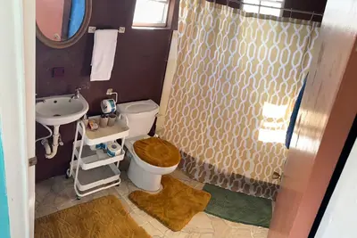 Image de A Breezy hideaway, 10 mins from the largest town and beach.