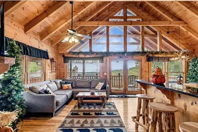 Image de *Peaceful 3bd Cabin w/ Hot Tub! Games + Views! *