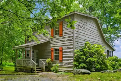 Image de Sunset Rocks-sleeps 8 with brow view, hot tub, & fire pit