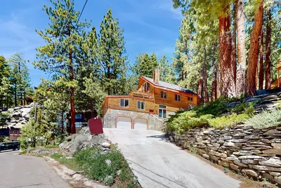 Stateline Chalet: 5br, Panoramic Mountain Views, Dipping Pool & Dry Sauna