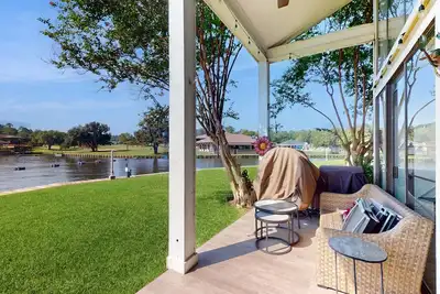 Image de Spacious Lake Front Condo, Fish Right Outside the Back Patio