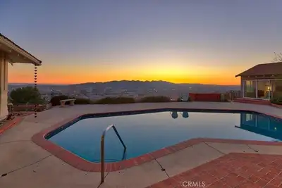 Image de Upscale 3bdr House\/w Stunning Views & Pool House