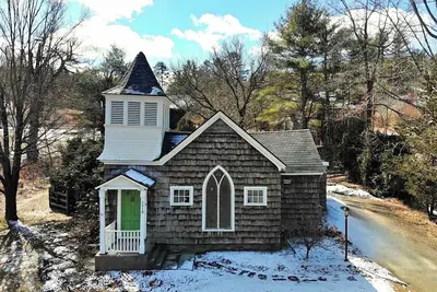 Image de The Green Mountain Chapel // Old Church repositioned into 3 Br