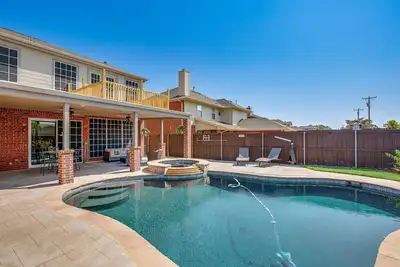 Image de Enjoy the peace and quiet back patio with Lagoon pool.