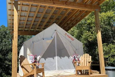 Image de Glamping Tent. Pet friendly. Mountain Views.