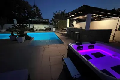 Image de villa climatisée avec piscine   (rez de chaussée totalement indépendant)