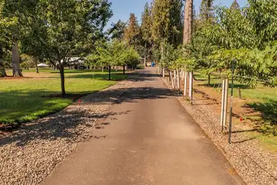 Image de Serene Retreat on 45 Acres in Eagle Creek, Or - Perfect Getaway Spot