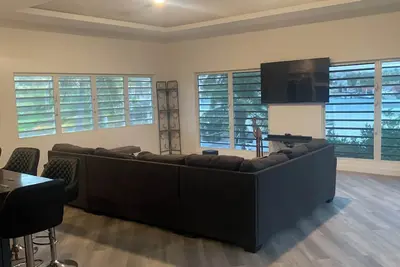 Image de Turtle Cove Retreat| 3br Coastal Haven w/ Balcony, Steps to Snorkeling