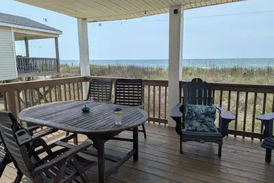 Image de Beachfront 2-bedroom cottage with breathtaking view and just steps to the beach