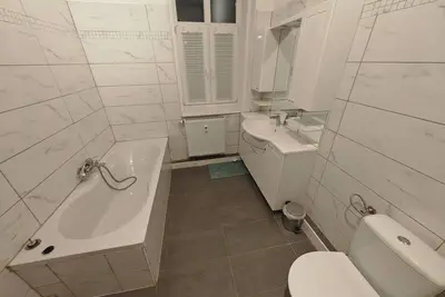 Image de Location-Appartement-Salle de bain privée séparée-Balcon-Og