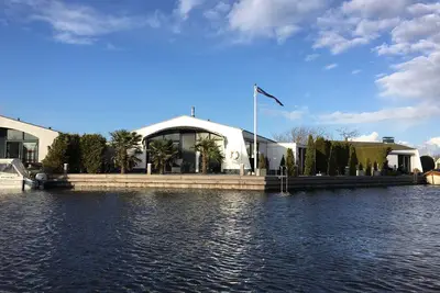 Image de Cozy vacation home right on the water, with very large sun terrace 27 meters