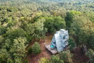 Image de Modern A-Frame cabin in the Ozark Mountains with amazing views!