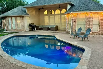 Image de Modern Airy home walking distance from Tcc