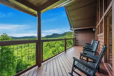 Image de Amazing Mountain Views! Hot Tub! Theater! Pool Table! Dollywood! Elevator!