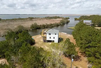 Image de Soundside, Canal Front! Water views! , 4x535, The 4x4 Leaf Clover