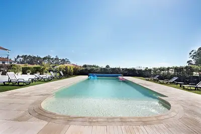 Image de Bungalow \"Apartamento Thaï Com Piscina\" avec piscine partagée, terrasse privée et Wi-Fi