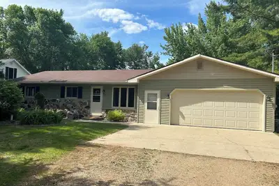 Image de Close to Everything! Freshly updated ranch home.
