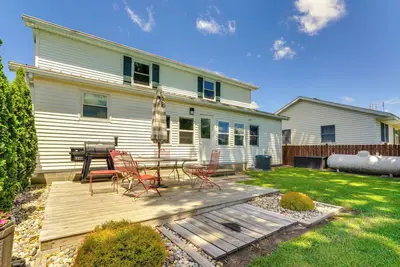 Image de Howe Retreat w/ Fire Pit + Private Boat Dock!