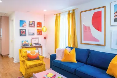 Image de Stylish, Artsy Bungalow, W/Patio - Central East Austin - 3br - Pet Friendly!