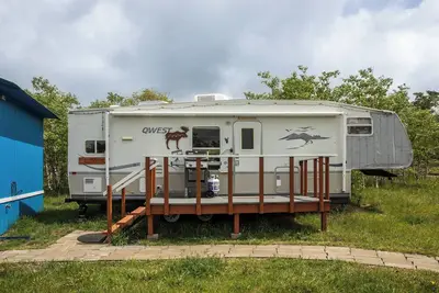 Image de Glacier Vista - 30’ Glamping Trailer near Glacier Park. Paradise in the forest.