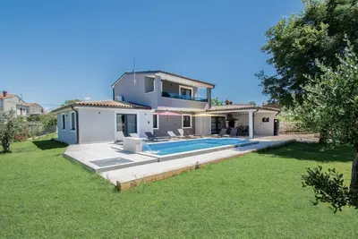 Image de Beautiful villa with a private pool and a large garden