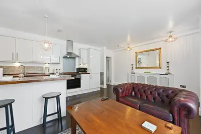 Image de Guest Ready 2 Bedroom/ Garden Flat Next To London Westfield Shopping Centre…