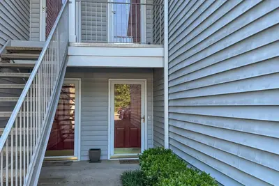 Image de Peaceful and cozy condo close to the best restaurants and shopping!