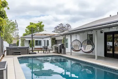 Pasadena Hideaway w/Heated Saltwater Pool
