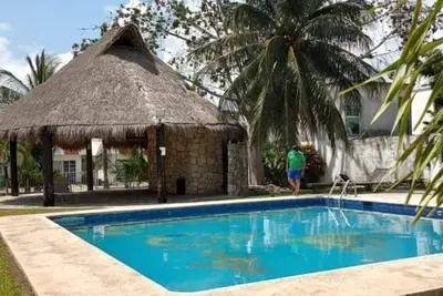 Image de Hermosa casa ubicada a pocas cuadras de la playa con su propia piscina!