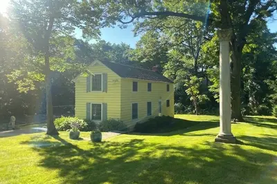 Image de Secluded, private woodland cottage with two bedrooms and stone patio for summer!