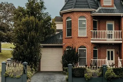 Image de Entire Townhouse located close to the main street and the beach. Pet Friendly!