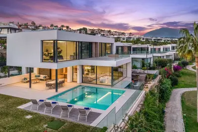 Image de Villa Sandie | Front Golf Sauna Jacuzzi Family Only