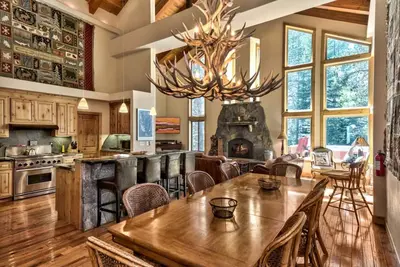 Image de Ramshorn Basecamp: Golf Course, Hot Tub, Bunk Beds, Beautiful Views, Arcade