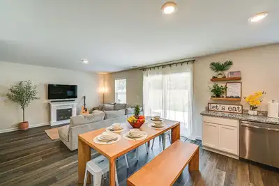 Image de Modern Anderson Home w/ Fire Pit & Grill