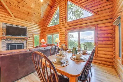 Image de Sunset & Mountain Views: Scenic Sylva Log Cabin!