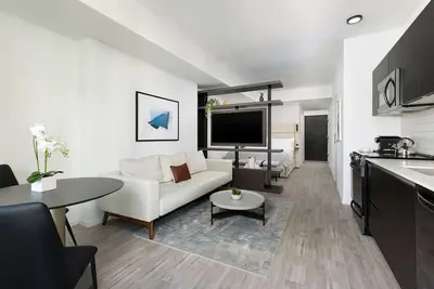 Image de Affordability Meets Comfort! 3 Spacious Units with Kitchen, Near Jungle Island