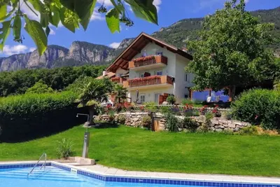 Image de Belle maison de vacances avec piscine