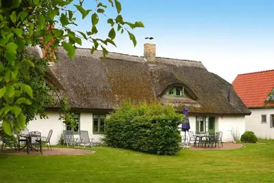 Image de Maisons mitoyennes dans le village portuaire