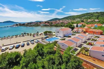 Image de Appartements Dalmatie א Preko avec piscine