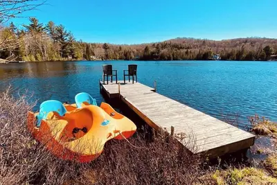 Image de Country Chalet with Lakefront