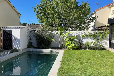 Image de Villa avec piscine proche du centre-ville.