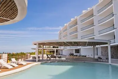 Image de 4-Bedroom Beachfront Apartment