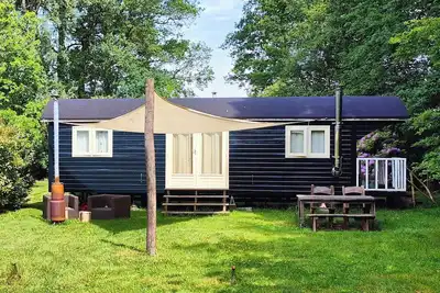 Image de Ruime Pipowagen aan het bos in Dwingeloo